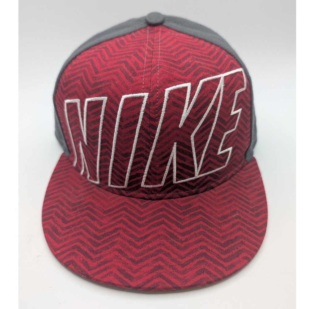 Nike Spellout Kids Snapback Hat Red Chevron Grey Flat Brim Adjustable‎ Cap OSFM